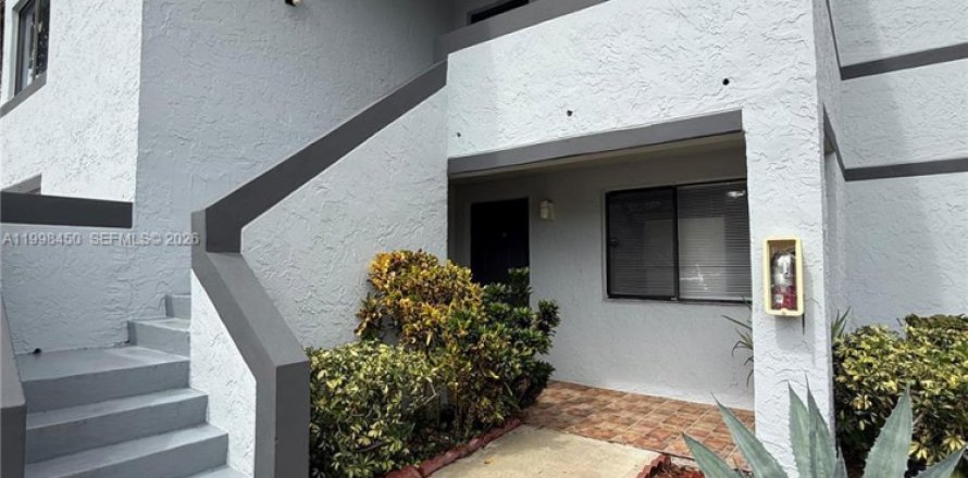 Кондоминиум с 3 спальнями в Уэстон, Флорида № 2060864