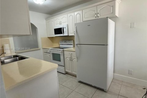 Снять в аренду кондоминиум в Уэстон, Флорида 3 спальни, 114.08м2, № 2060864 - фото 24