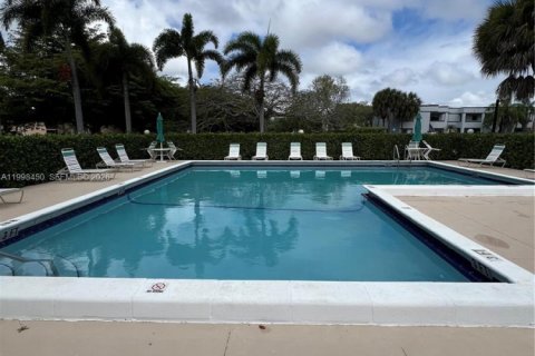 Снять в аренду кондоминиум в Уэстон, Флорида 3 спальни, 114.08м2, № 2060864 - фото 26