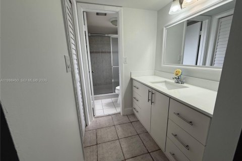 Снять в аренду кондоминиум в Уэстон, Флорида 3 спальни, 114.08м2, № 2060864 - фото 11