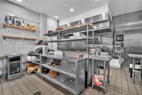 Commercial property in Miami, Florida № 1455692 - photo 16