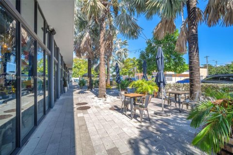 Commercial property in Miami, Florida № 1455692 - photo 1