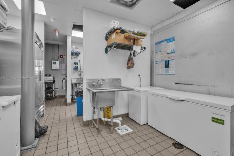 Commercial property in Miami, Florida № 1455692 - photo 26