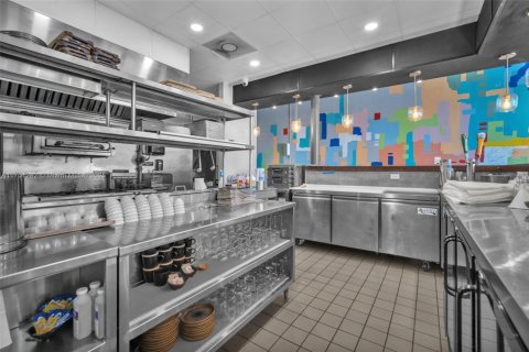 Commercial property in Miami, Florida № 1455692 - photo 5
