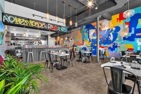 Commercial property in Miami, Florida № 1455692 - photo 11