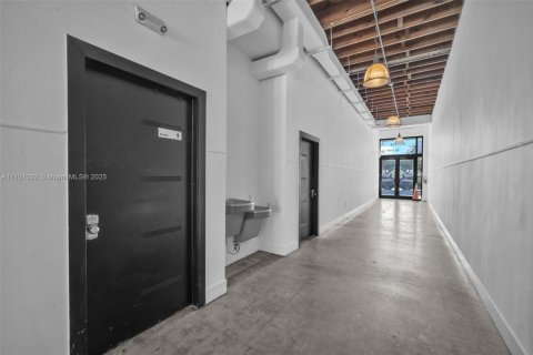 Commercial property in Miami, Florida № 1455692 - photo 27