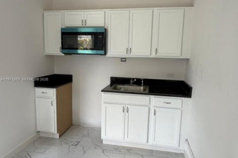 Immobilier commercial à North Miami, Floride 153.38 m2 № 2090253