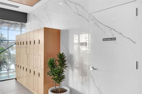 Купить кондоминиум в Майами, Флорида 2 спальни, 121.79м2, № 2255388 - фото 15
