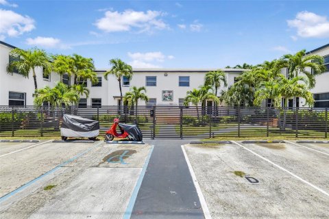 Appartement à louer à Miami, Floride: 2 chambres № 1997828 - photo 2