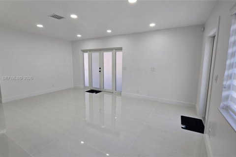 Villa ou maison à louer à Hollywood, Floride: 3 chambres, 143.91 m2 № 2085659 - photo 14