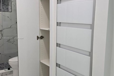 Villa ou maison à louer à Hollywood, Floride: 3 chambres, 143.91 m2 № 2085659 - photo 18