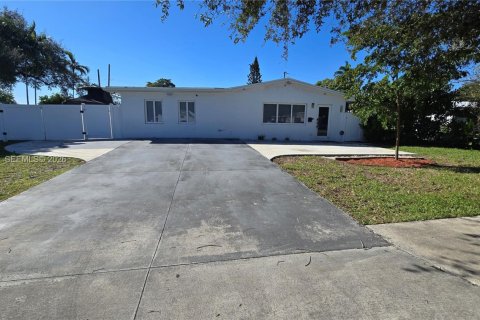 Villa ou maison à louer à Hollywood, Floride: 3 chambres, 143.91 m2 № 2085659 - photo 5