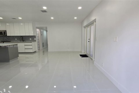 Villa ou maison à louer à Hollywood, Floride: 3 chambres, 143.91 m2 № 2085659 - photo 15