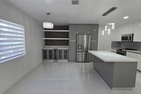Villa ou maison à louer à Hollywood, Floride: 3 chambres, 143.91 m2 № 2085659 - photo 7