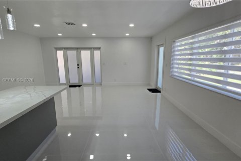 Villa ou maison à louer à Hollywood, Floride: 3 chambres, 143.91 m2 № 2085659 - photo 16