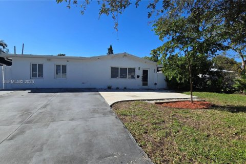 Villa ou maison à louer à Hollywood, Floride: 3 chambres, 143.91 m2 № 2085659 - photo 4