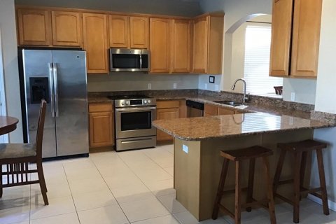 House in Kissimmee, Florida 6 bedrooms, 331.48 sq.m. № 2216368 - photo 4