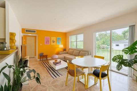 Condo à North Miami, Floride, 1 chambre  № 2153453