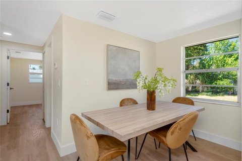 Villa ou maison à vendre à Tampa, Floride: 2 chambres, 82.5 m2 № 2430460 - photo 12