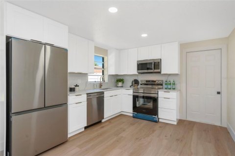 Villa ou maison à vendre à Tampa, Floride: 2 chambres, 82.5 m2 № 2430460 - photo 14