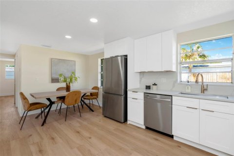 Villa ou maison à vendre à Tampa, Floride: 2 chambres, 82.5 m2 № 2430460 - photo 13