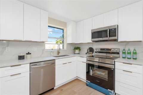 Villa ou maison à vendre à Tampa, Floride: 2 chambres, 82.5 m2 № 2430460 - photo 15