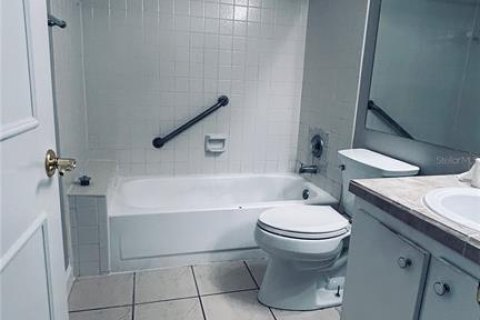 Condominio en alquiler en Orlando, Florida, 2 dormitorios, 98.85 m2 № 1835582 - foto 16