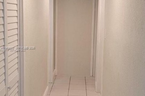 Villa ou maison à louer à Miami, Floride: 4 chambres, 171.22 m2 № 2042228 - photo 12