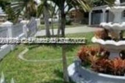 Villa ou maison à Miami, Floride 4 chambres, 171.22 m2 № 2042228