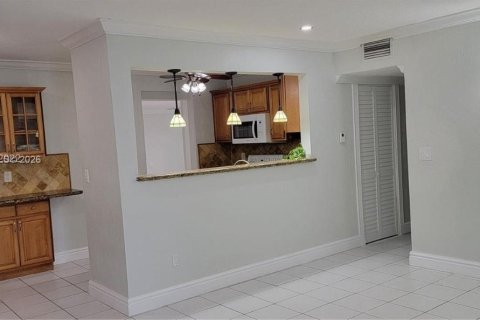 Villa ou maison à louer à Miami, Floride: 4 chambres, 171.22 m2 № 2042228 - photo 4