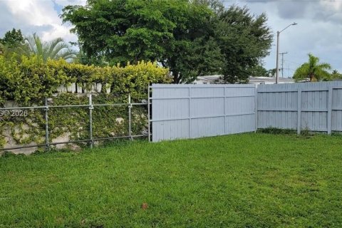 Villa ou maison à louer à Miami, Floride: 4 chambres, 171.22 m2 № 2042228 - photo 28