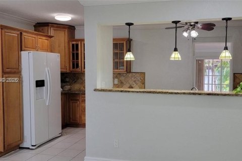 Villa ou maison à louer à Miami, Floride: 4 chambres, 171.22 m2 № 2042228 - photo 7