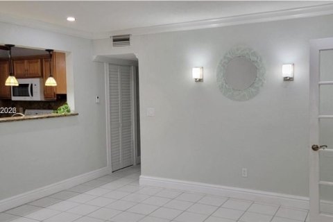 Villa ou maison à louer à Miami, Floride: 4 chambres, 171.22 m2 № 2042228 - photo 5