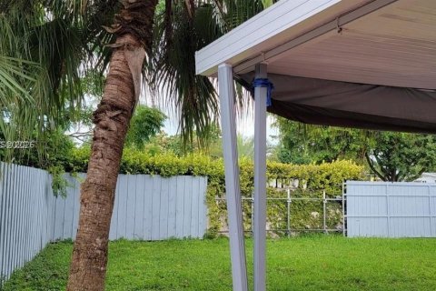 Villa ou maison à louer à Miami, Floride: 4 chambres, 171.22 m2 № 2042228 - photo 26