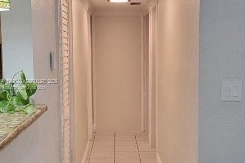 Villa ou maison à louer à Miami, Floride: 4 chambres, 171.22 m2 № 2042228 - photo 11
