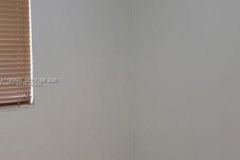 Villa ou maison à louer à Miami, Floride: 4 chambres, 171.22 m2 № 2042228 - photo 15