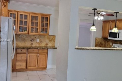 Villa ou maison à louer à Miami, Floride: 4 chambres, 171.22 m2 № 2042228 - photo 3