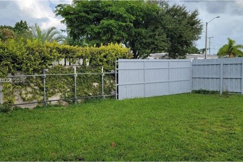 Villa ou maison à louer à Miami, Floride: 4 chambres, 171.22 m2 № 2042228 - photo 27