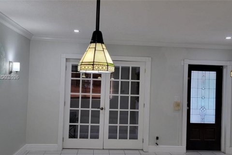 Villa ou maison à louer à Miami, Floride: 4 chambres, 171.22 m2 № 2042228 - photo 8