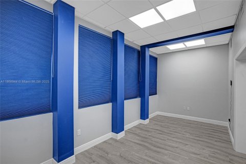 Immobilier commercial à vendre à Hollywood, Floride № 1979369 - photo 14