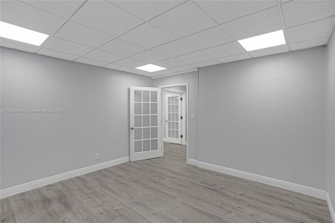 Immobilier commercial à vendre à Hollywood, Floride № 1979369 - photo 17