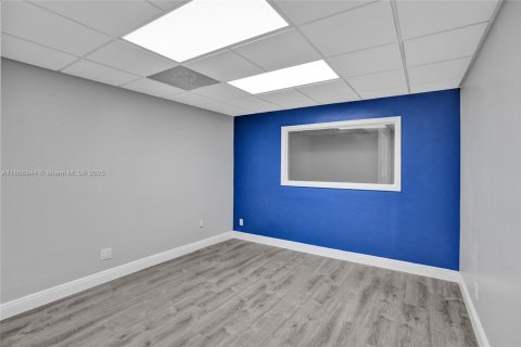 Immobilier commercial à vendre à Hollywood, Floride № 1979369 - photo 22
