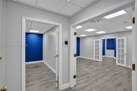 Immobilier commercial à vendre à Hollywood, Floride № 1979369 - photo 18