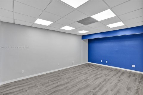 Immobilier commercial à vendre à Hollywood, Floride № 1979369 - photo 23