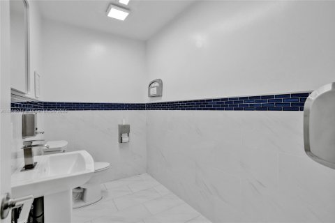 Immobilier commercial à vendre à Hollywood, Floride № 1979369 - photo 29