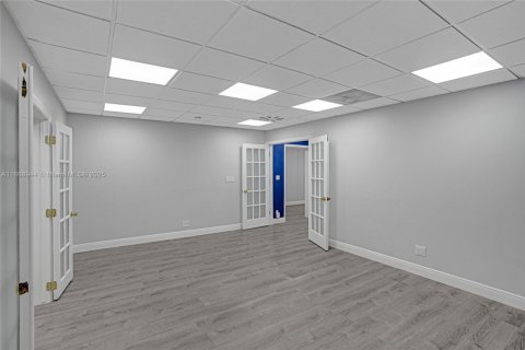 Immobilier commercial à vendre à Hollywood, Floride № 1979369 - photo 10