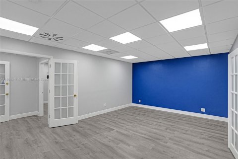 Immobilier commercial à vendre à Hollywood, Floride № 1979369 - photo 8