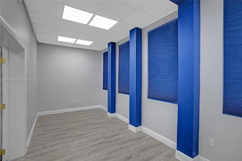 Immobilier commercial à vendre à Hollywood, Floride № 1979369 - photo 11