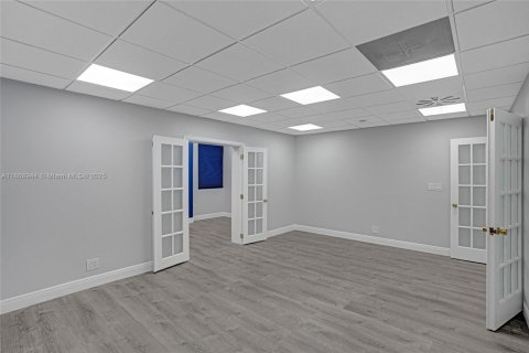 Immobilier commercial à vendre à Hollywood, Floride № 1979369 - photo 9