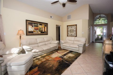 House in Lake Mary, Florida 3 bedrooms, 143.81 sq.m. № 1917986 - photo 3